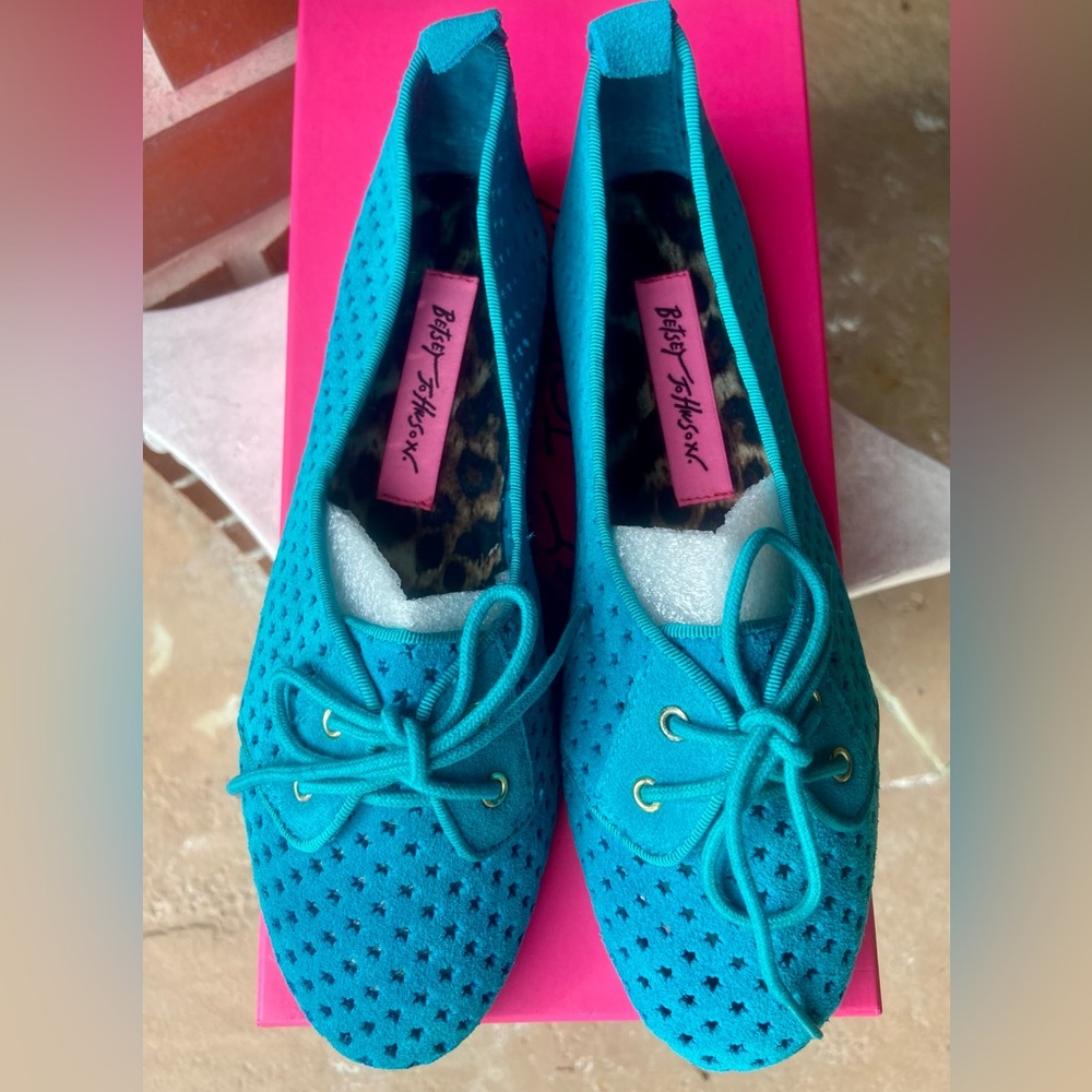 BETSEY JOHNSON  TURQUOISE BLUE SUEDE LACE UP FLATS — NEW — SIZE 5.5